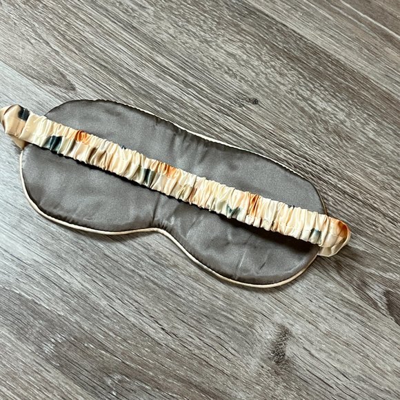 100% SILK SLEEP MASK • Limited Edition by HALFMOON - Picture 3 of 10